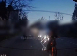 15-летний подросток с «оружием» рассекал на питбайке по Краснодару