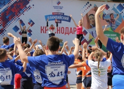 Дмитрий Пирог провел зарядку для детей в Краснодаре