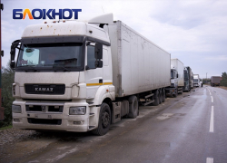 В Краснодарском крае запретили проезд большегрузов по мосту к Гуамке