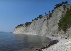 В Краснодарском крае сорвавшийся со скалы камень упал на 9-летнего ребенка