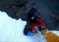 Горнолыжник в Сочи съехал с трассы, упал и сломал себе обе руки 