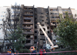 В касках 30 минут на сборы: жильцов отправили за вещами в разрушенный Су-34 дом в Ейске