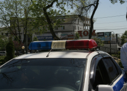 В Краснодаре во дворе многоэтажки девушка сбила ребенка
