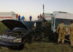 На Кубани девять человек пострадали в ДТП с автобусом и внедорожником 