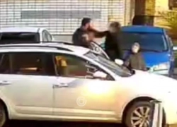 Видео кулачного боя водителя и пешехода в Краснодаре попало к СК 