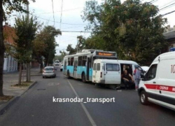 В Краснодаре столкнулись «Газель» и троллейбус