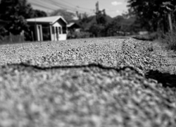 Вместо асфальтирования гравийную дорогу в Музыкальном районе Краснодара отремонтировали