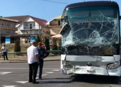 В результате ДТП с туристическим автобусом на Кубани пострадали 26 человек