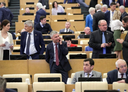 Помощникам депутатов Госдумы рекомендовали не покидать Россию