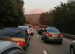 Новая песня о старом: снова в пробку попали краснодарцы, возвращаясь домой с моря