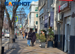 Центральную улицу Краснодара очистят от более 170 незаконных вывесок