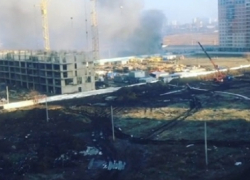 Пожар на стройке в Краснодаре взбудоражил очевидцев