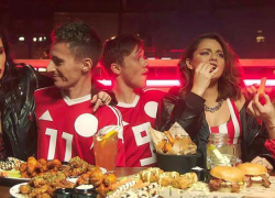 Группа Serebro спародировала Кокорина и «краснодарца» Мамаева в своем новом клипе