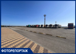 Вблизи Крымского моста организовали стоянки фур: фото и видео