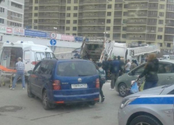  Во дворе многоэтажки в Краснодаре мусоровоз сбил ребенка 