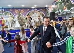  На губернаторскую елку в Краснодаре приехали больше тысячи детей 