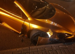 Авария на миллион: в Сочи столкнулись два люксовых спорткара 