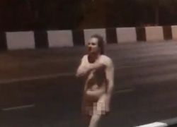 Голый мужчина прошел мимо поста ДПС на мосту в Краснодаре