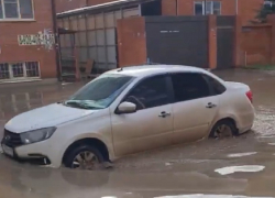 Тонут машины и офисы: видео потопа в Краснодаре