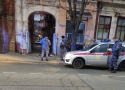 В центре Краснодара 51-летний мужчина разбился насмерть при падении из окна