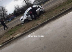В жутком ДТП в Темрюке водитель вылетел из окна и погиб - видео