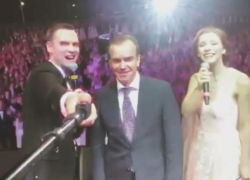 Ради видеоселфи с «папиной дочкой» губернатор Кубани повернулся спиной к выпускникам