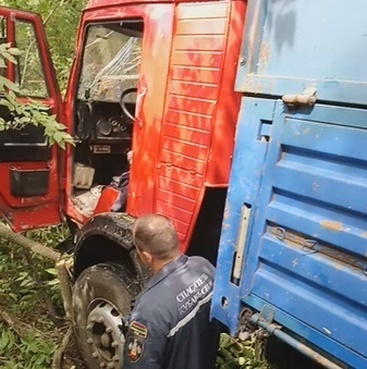 Водитель грузовика умер во время движения по дороге из Тимашевска