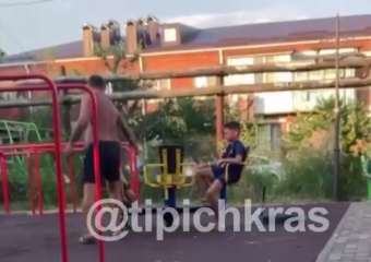 Краснодарец избил на детской площадке ребёнка