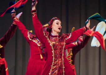 «Мы тот коллектив, который расстреляли»: истерика директора Кубанского казачьего хора попала на видео 