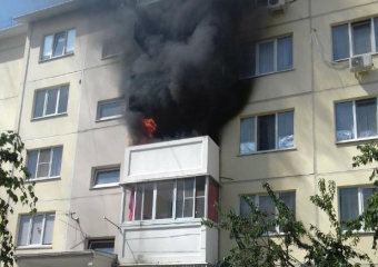 Жилая квартира на третьем этаже загорелась в Краснодаре