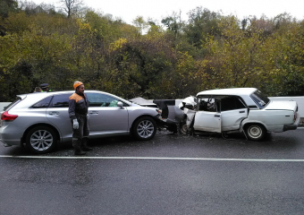 В Сочи спасли пару от смерти, вытащив из авто после жуткого ДТП