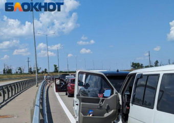 Авто встали в многокилометровые вереницы от Краснодара к Чёрному морю