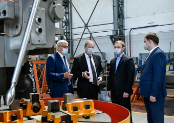 Вице-губернатор Василий Швец побывал на возрожденном станкостроительном заводе в Краснодаре 