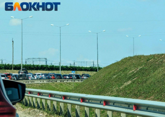 Более 200 авто ожидают проезда по Крымскому мосту перед Краснодарским краем