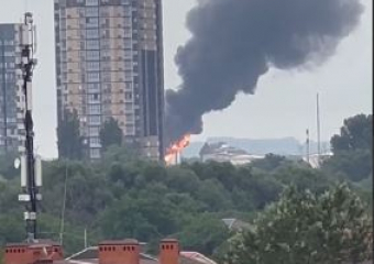 Крупный пожар тушат в Краснодаре в районе нефтеперерабатывающего завода