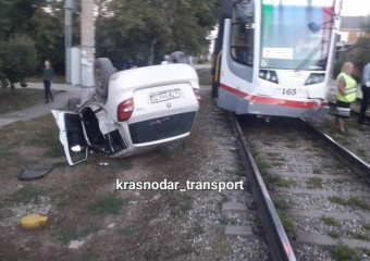 Новый трамвай протаранил легковушку в Краснодаре 