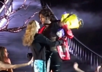 Фанатка Киркорова бросилась на него на концерте в Геленджике