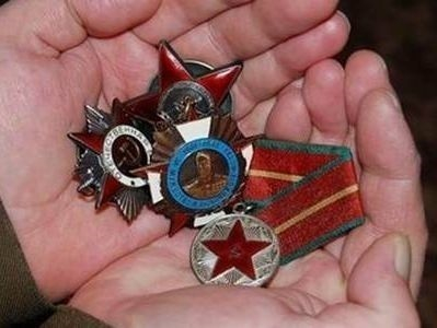 В Краснодаре женщина украла награды времен Великой Отечественной войны