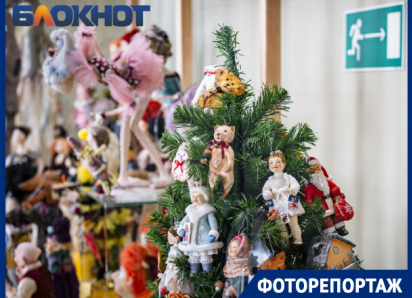 Побывавший на МКС пупсик и необычные ёлочные игрушки: в Краснодаре показали выставку авторских кукол