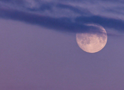 В ночном небе Краснодарского края увидели редкое суперлуние