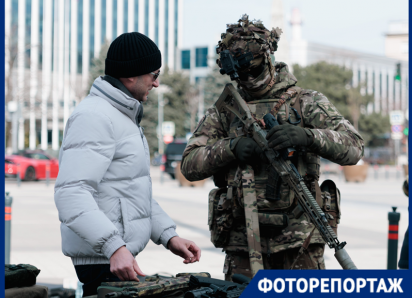 Выставку оружия и сбор гумпомощи для бойцов открыли в Краснодаре в преддверии 23 февраля