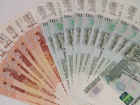 Директор учреждения культуры в Адыгее фиктивно устроила мужа на работу и получила миллион рублей