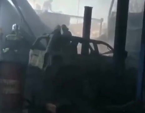 Две машины сгорели на автомойке под Краснодаром