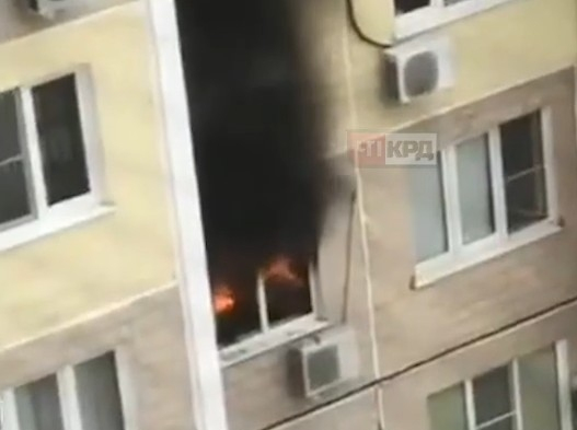 Из-за пожара в Московском микрорайоне Краснодара эвакуировали жильцов многоэтажки