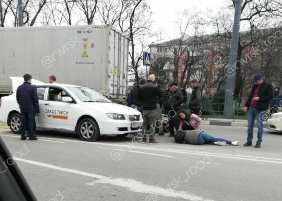 Таксист в Новороссийске на встречке сбил двоих пешеходов