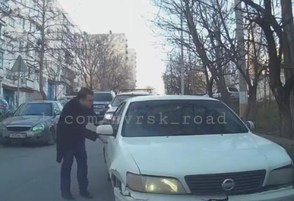 «Это не приступ»: в Новороссийске авария с участием пьяных молодых людей попала на видео