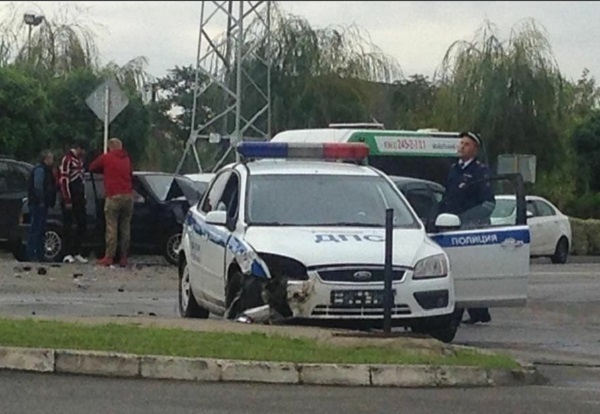 Полицейского при оформлении ДТП сбил автомобиль в Краснодаре