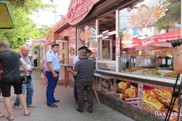В центре Анапы демонтированы три «уличных кафе»