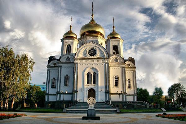 Православные россияне празднуют День крещения Руси