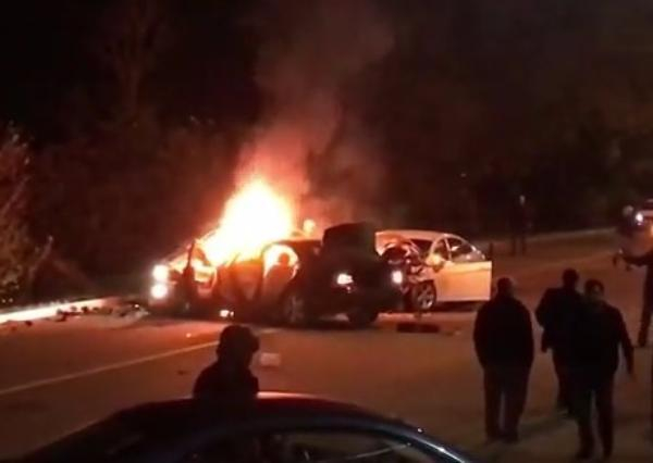 Появилась видеозапись с места смертельной аварии со сгоревшей машиной в Сочи
